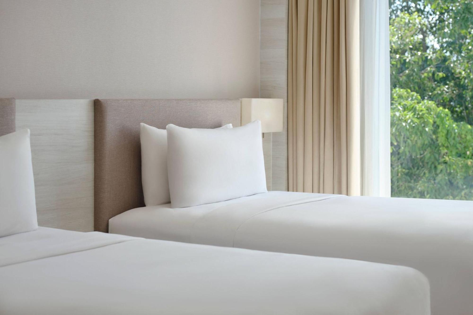 Hotel The Stones - Legian Bali, Autograph Collection Kuta Lombok